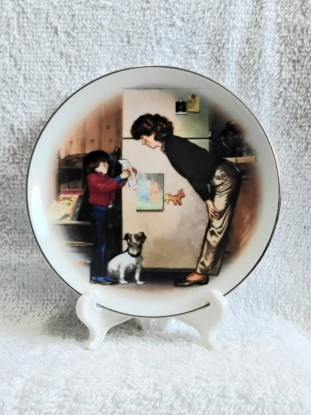 Vintage & Immaculate 5 1/4" Mother's Day Plate 1985 With Display Stand by Avon!!